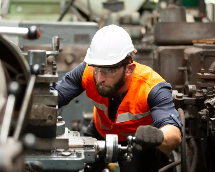 Wat doet een procesoperator, wat is je gemiddelde salaris en hoe ziet je werkdag eruit? Kom alles te weten over de functie procesoperator.
